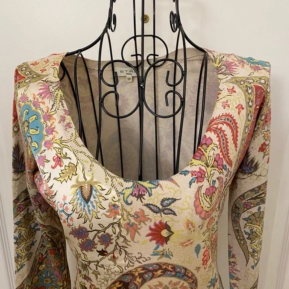 Excellent Etro Cream and Brown Paisley Graphic Fitted Silk Sweater Size 38 Small - Picture 3 of 8
